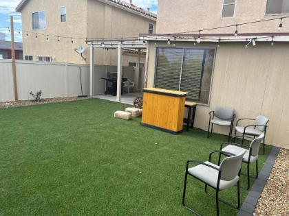 Beautiful 3 bedroom 2.5 Bath Home - image 18