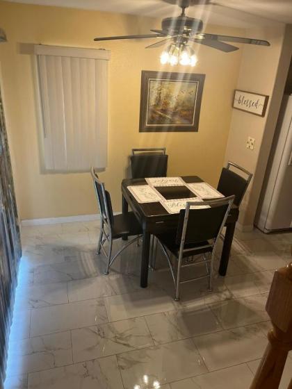 Beautiful 3 bedroom 2.5 Bath Home - image 2