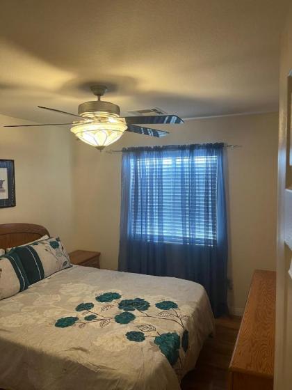 Beautiful 3 bedroom 2.5 Bath Home - image 3