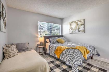 Hidden Gem in the Desert -Gym/Pool/Spa/Games-4BR - image 17