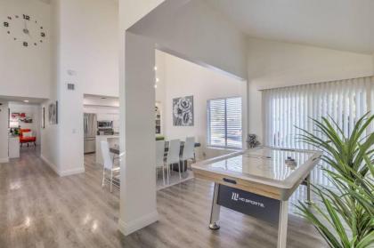 Hidden Gem in the Desert -Gym/Pool/Spa/Games-4BR - image 2