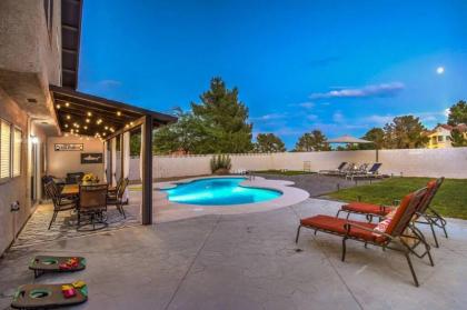 Hidden Gem in the Desert -Gym/Pool/Spa/Games-4BR - image 4