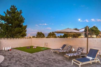 Hidden Gem in the Desert -Gym/Pool/Spa/Games-4BR - image 6