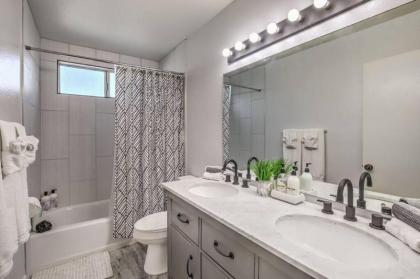 Hidden Gem in the Desert -Gym/Pool/Spa/Games-4BR - image 7
