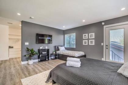 Hidden Gem in the Desert -Gym/Pool/Spa/Games-4BR - image 8