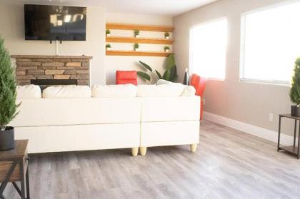 The Viva Vibe Las Vegas - Solar Heated Pool! - image 16