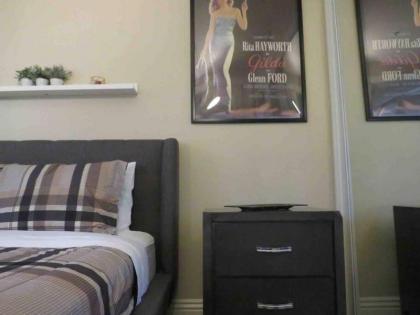 Comfy 1 Bed Flat Near Strip w/Parking and View - image 17