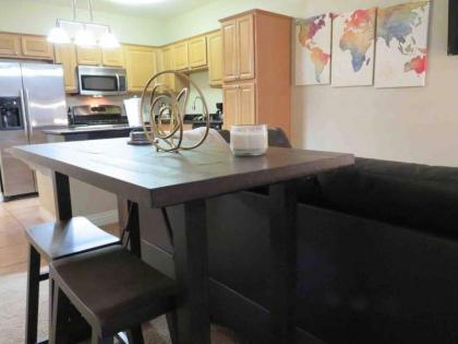 Comfy 1 Bed Flat Near Strip w/Parking and View - image 5