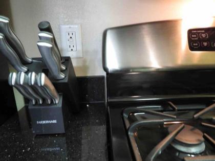 Comfy 1 Bed Flat Near Strip w/Parking and View - image 6