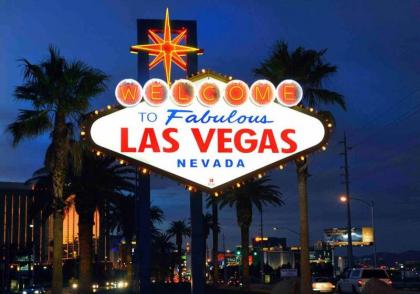 Comfy 1 Bed Flat Near Strip w/Parking and View - image 7