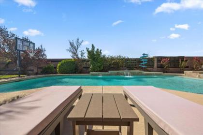Luxury villa with pool and spa - image 5
