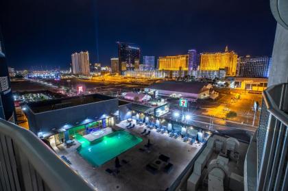2100 SqFt Penthouse Suite W- Strip Views! POOL GYM - image 13