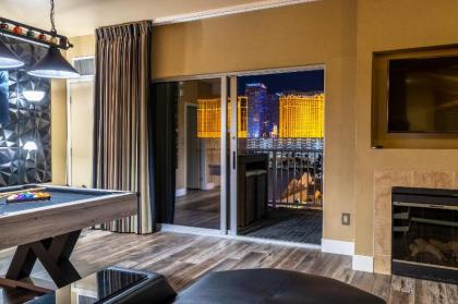 2100 SqFt Penthouse Suite W- Strip Views! POOL GYM - image 7