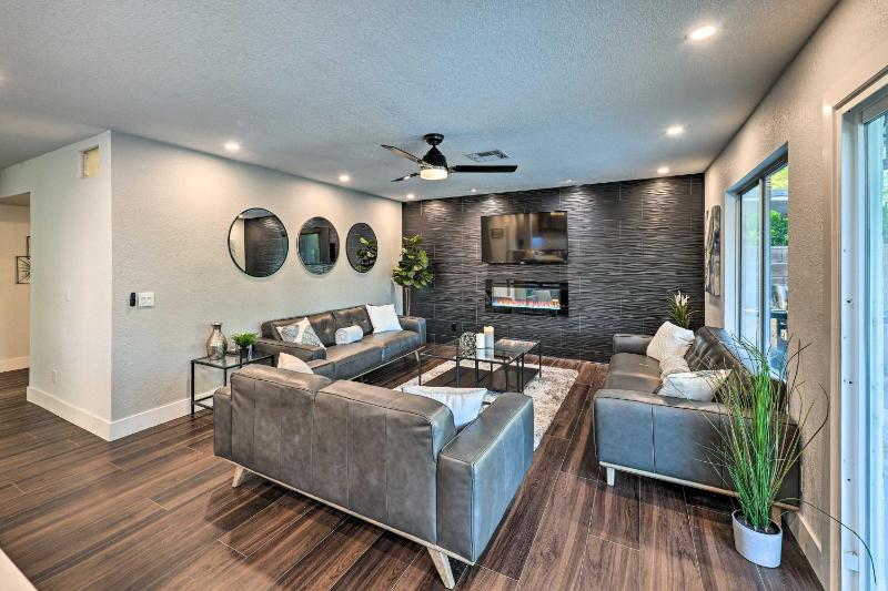 Top-Notch Las Vegas Oasis with Games Golf and More! - image 2