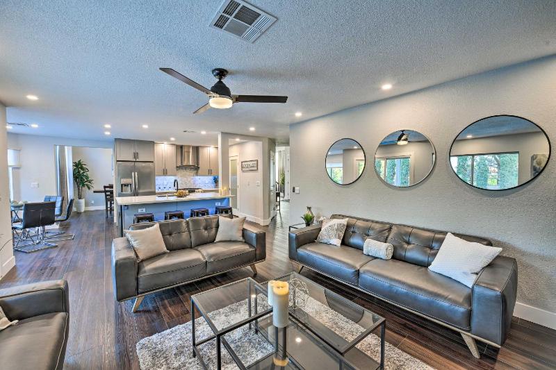 Top-Notch Las Vegas Oasis with Games Golf and More! - image 7