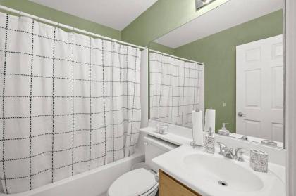 Quiet 3 bed Home with Heated Pool and Movie Room! - image 11