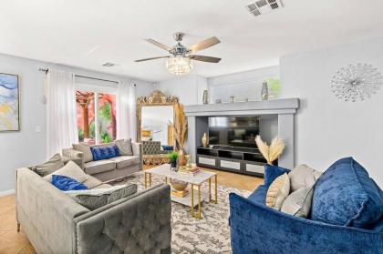 Quiet 3 bed Home with Heated Pool and Movie Room! - image 16
