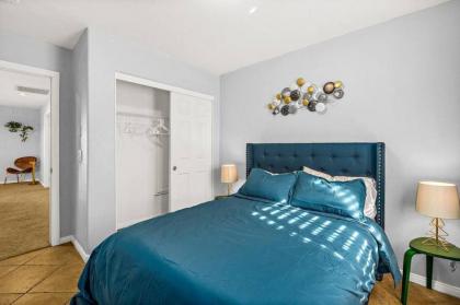 Quiet 3 bed Home with Heated Pool and Movie Room! - image 18