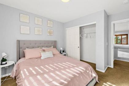 Quiet 3 bed Home with Heated Pool and Movie Room! - image 9