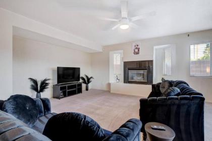 NEW Vacation House with 4BD and a POOL near Vegas strip - image 11