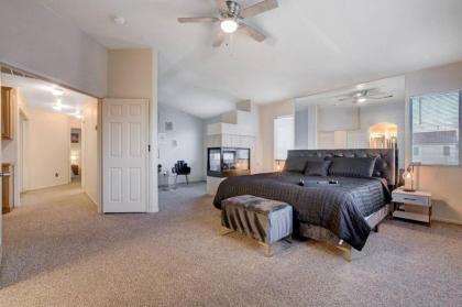NEW Vacation House with 4BD and a POOL near Vegas strip - image 12