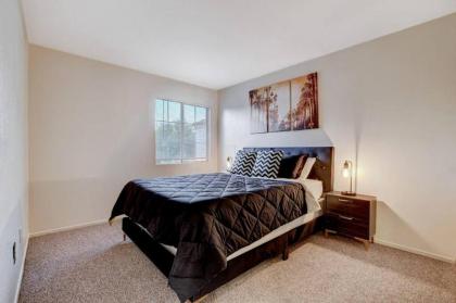 NEW Vacation House with 4BD and a POOL near Vegas strip - image 16