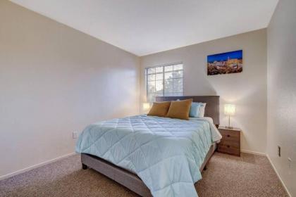 NEW Vacation House with 4BD and a POOL near Vegas strip - image 17