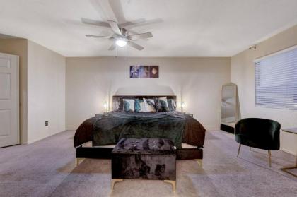 NEW Vacation House with 4BD and a POOL near Vegas strip - image 5