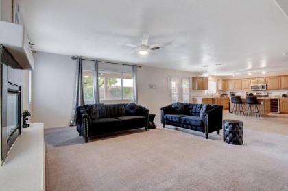 NEW Vacation House with 4BD and a POOL near Vegas strip - image 8