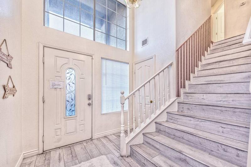 Magic Palace - Luxe 4BR House w/ heated pool & Spa - image 2