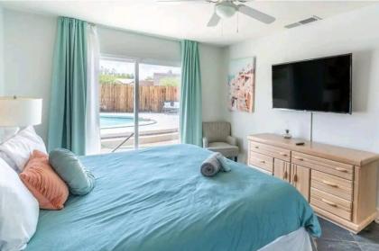 Amazing 3 Bedroom Home Just Minutes to the Strip! - image 11