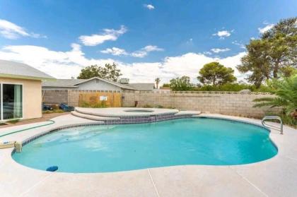 Amazing 3 Bedroom Home Just Minutes to the Strip! - image 2