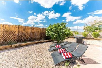 Amazing 3 Bedroom Home Just Minutes to the Strip! - image 4