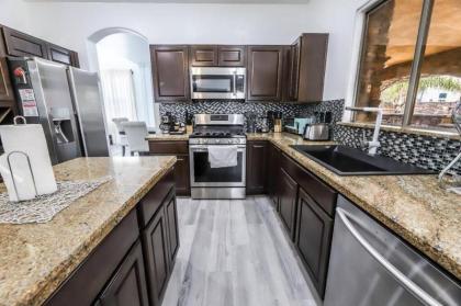 Treasure Bay- Luxury W/ Pool Hot Tub by the Strip - image 15