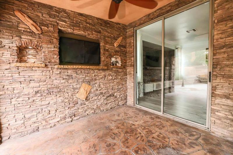Treasure Bay- Luxury W/ Pool Hot Tub by the Strip - image 5