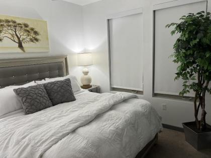Vibrant Downtown Summerlin Condo - image 9