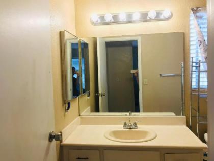 Independent 1 bed 1 bath bedding bedroom for rent - image 14