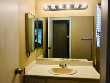 Independent 1 bed 1 bath bedding bedroom for rent - image 15