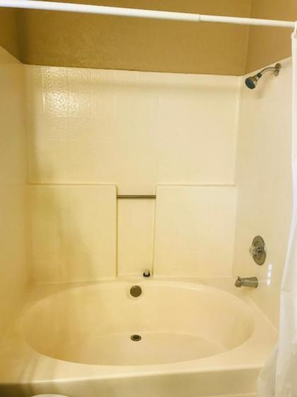 Independent 1 bed 1 bath bedding bedroom for rent - image 16