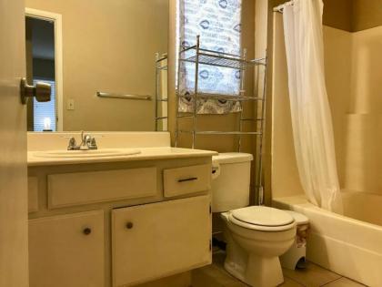 Independent 1 bed 1 bath bedding bedroom for rent - image 17