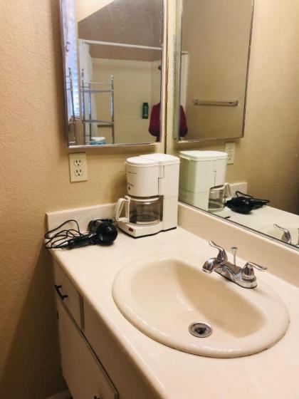 Independent 1 bed 1 bath bedding bedroom for rent - image 18