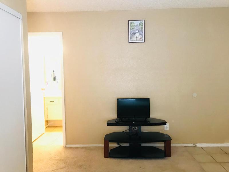 Independent 1 bed 1 bath bedding bedroom for rent - image 3