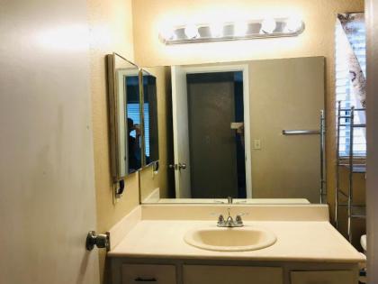 Independent 1 bed 1 bath bedding bedroom for rent - image 6