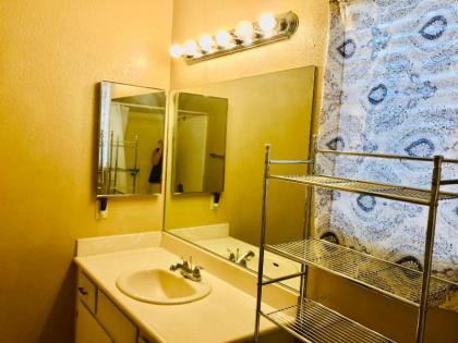 Independent 1 bed 1 bath bedding bedroom for rent - image 9