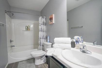 Private HouseBest RatesSleeps 12Parking15 min StripPets allowedBook Now - image 17