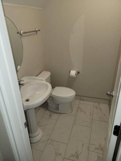 5 bed 3.5 baths - image 16