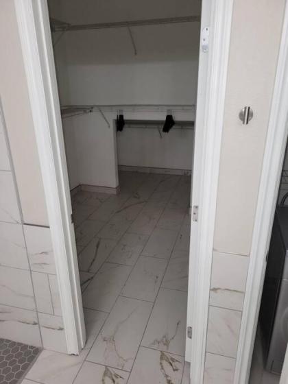 5 bed 3.5 baths - image 4