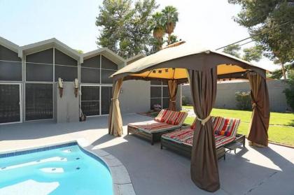 Royal Palace - Modern home w/ Pool near The Strip - image 10