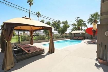 Royal Palace - Modern home w/ Pool near The Strip - image 7