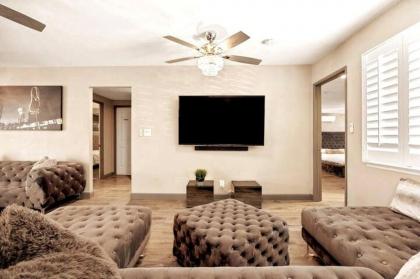 Highly Upgraded 4bd2bath Home With Private Pool - image 10